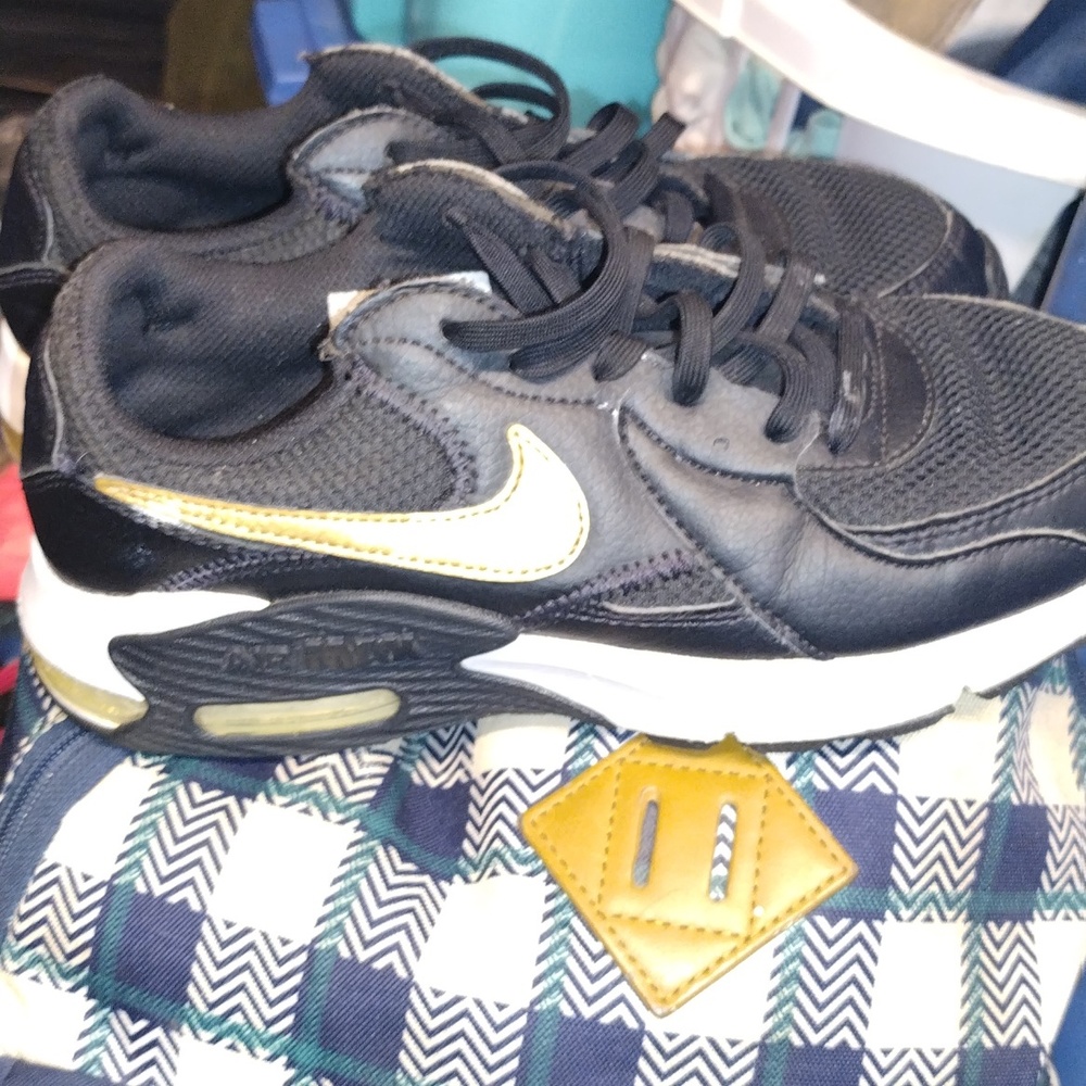 Nike Air max size 7 ,blag white gold